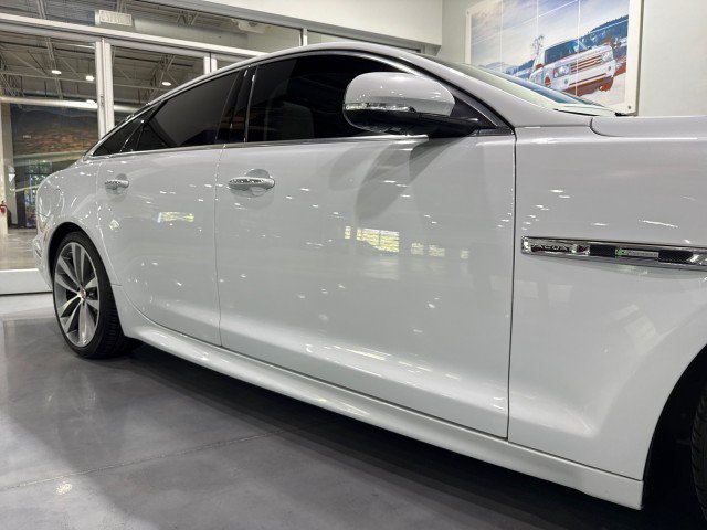 Used 2016 Jaguar XJ R-Sport RWD image 25