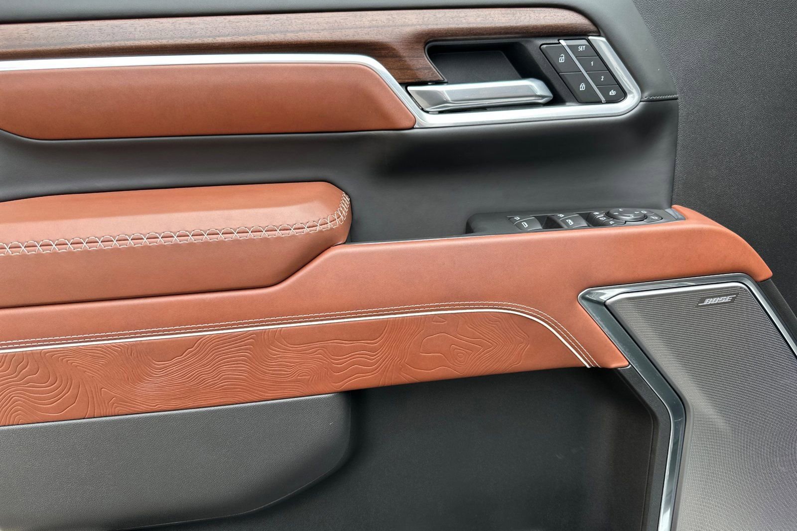 Certified 2025 GMC Sierra 2500 Denali Ultimate AWD/4WD image 11