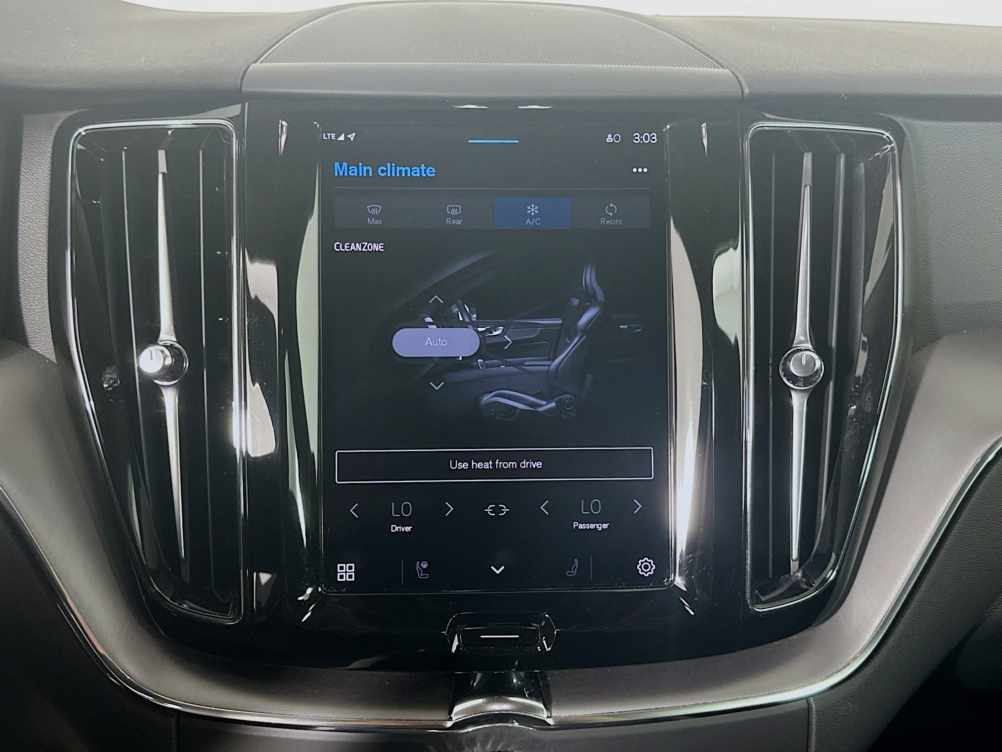 Used 2024 Volvo XC60 B5 Core image 24