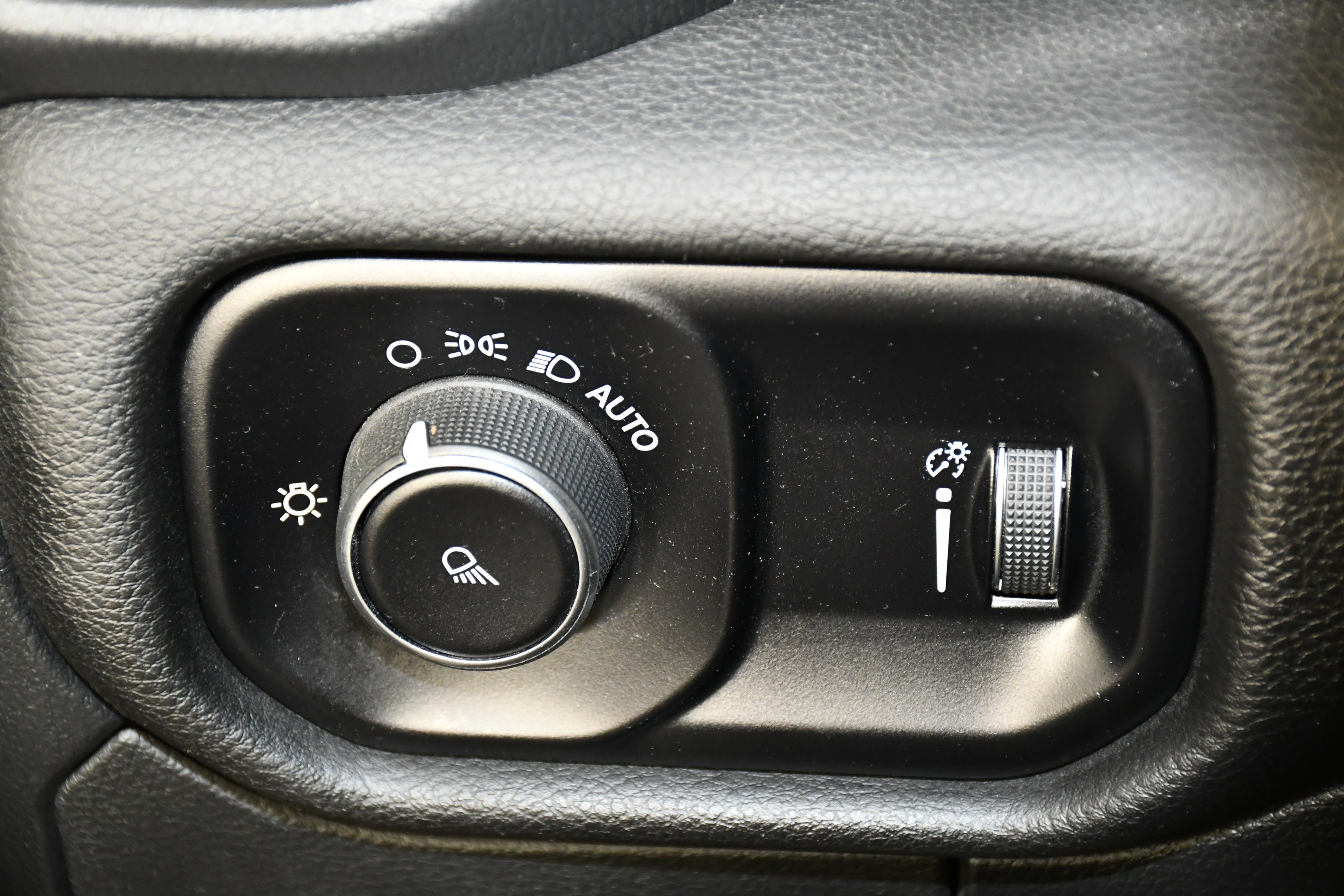 Used 2024 RAM 1500 Laramie image 37