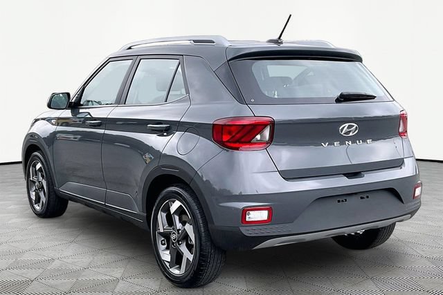 Used 2026 Hyundai Venue SEL FWD image 4