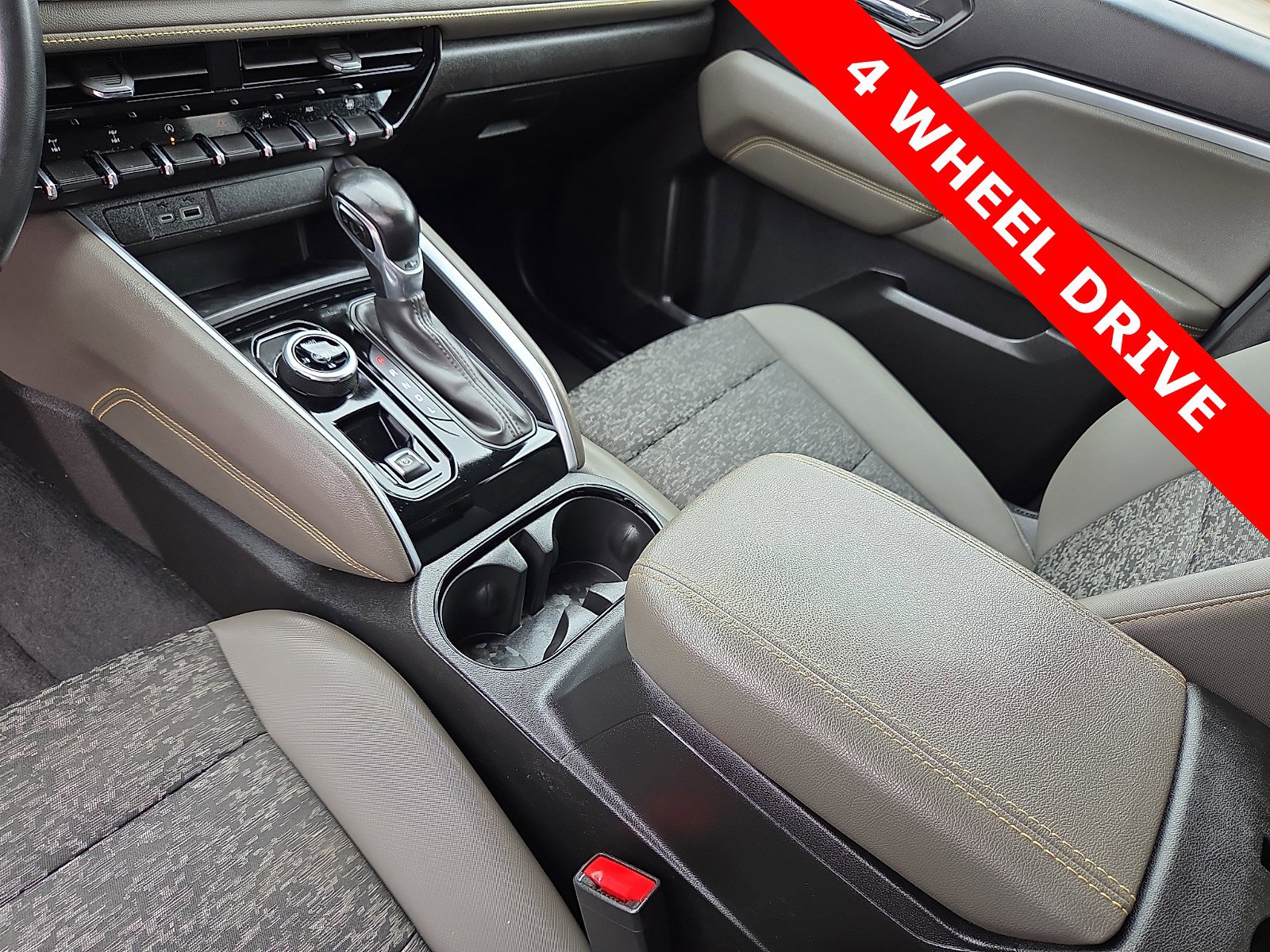 Used 2023 Chevrolet Colorado ZR2 image 25