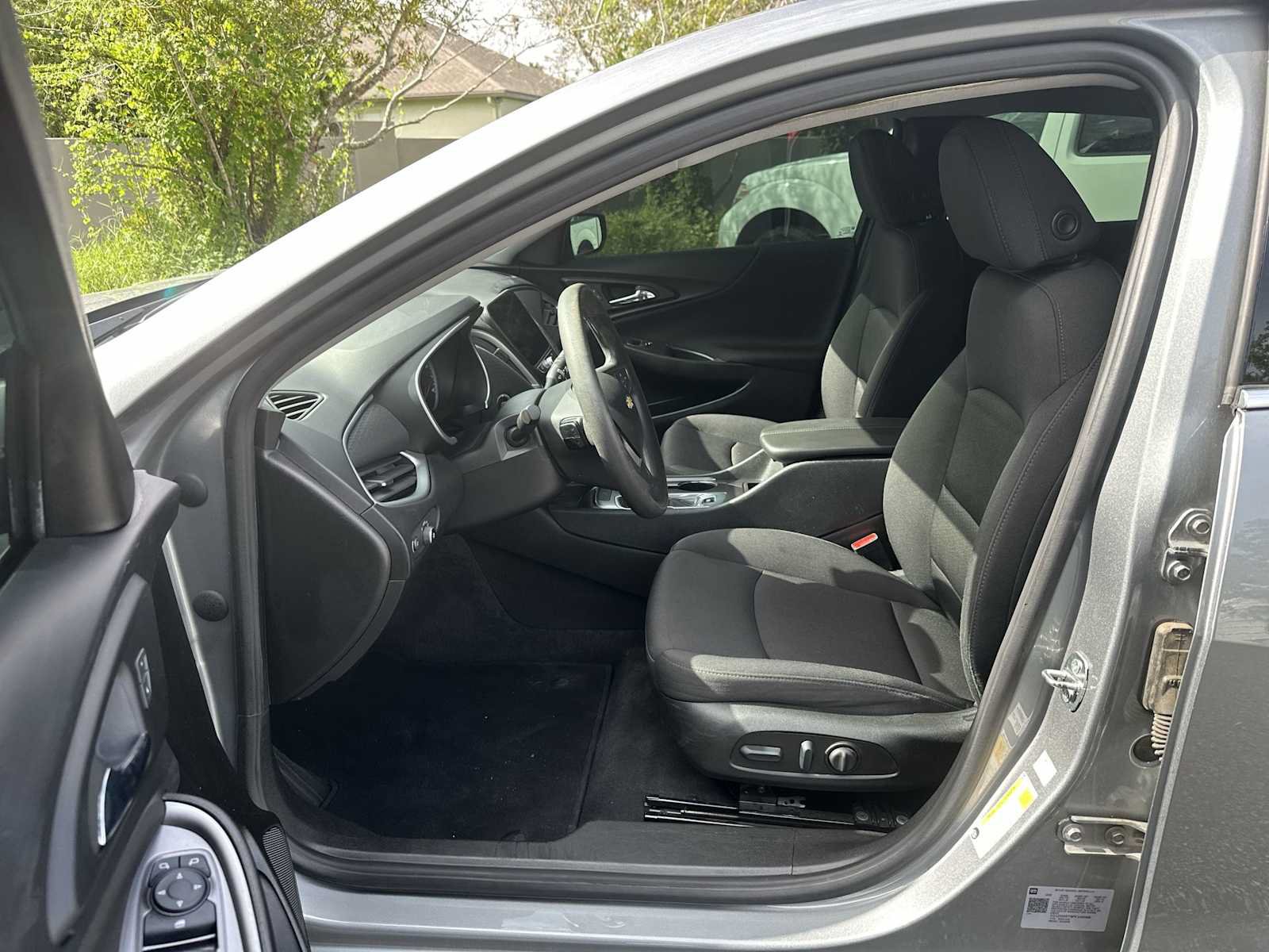 Used 2023 Chevrolet Malibu LT FWD image 2