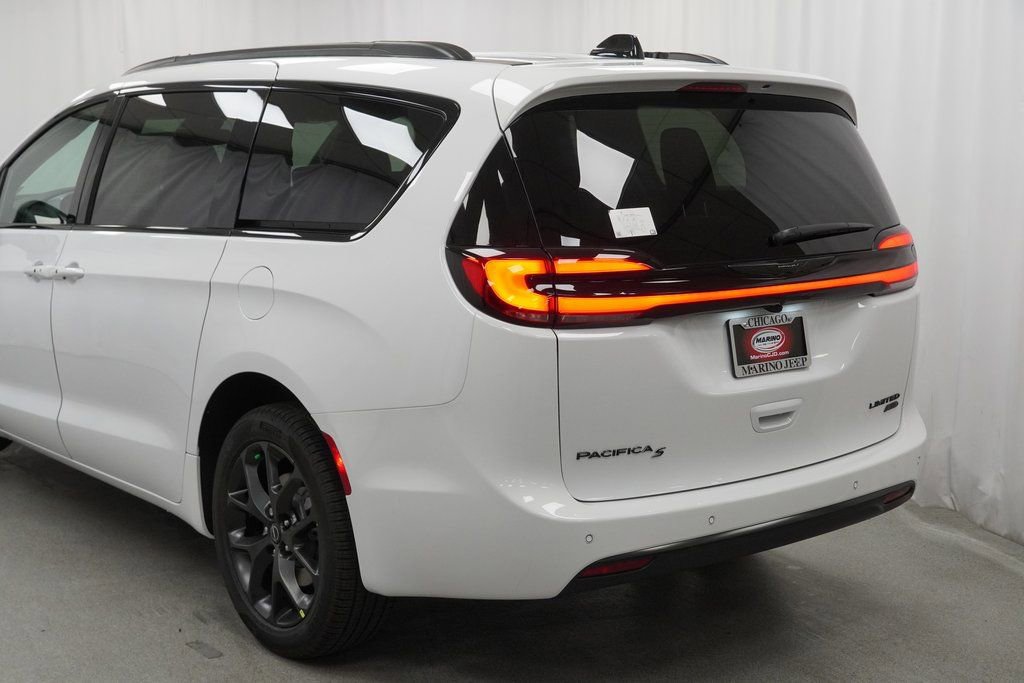 New 2026 Chrysler Pacifica Limited w/ S Appearance Package image 12
