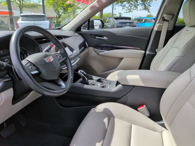 Certified 2022 Cadillac XT4 Luxury w/ Cold Weather Package FWD image 16