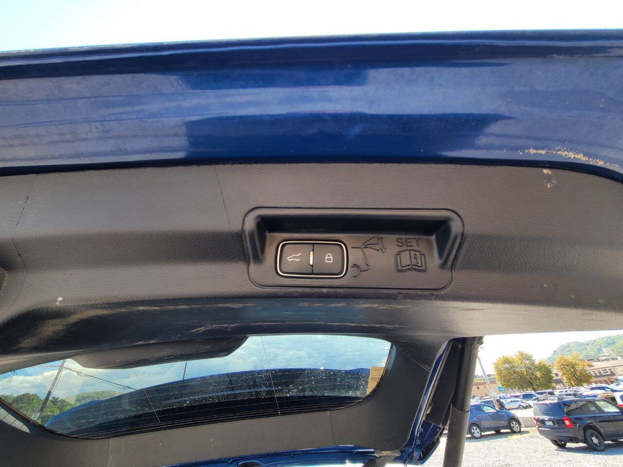 Used 2022 Ford Explorer XLT w/ Equipment Group 202A image 12