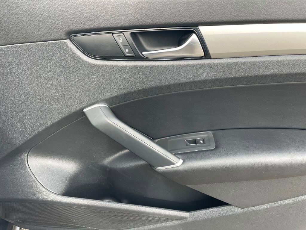 Used 2020 Volkswagen Passat 2.0T SE image 21