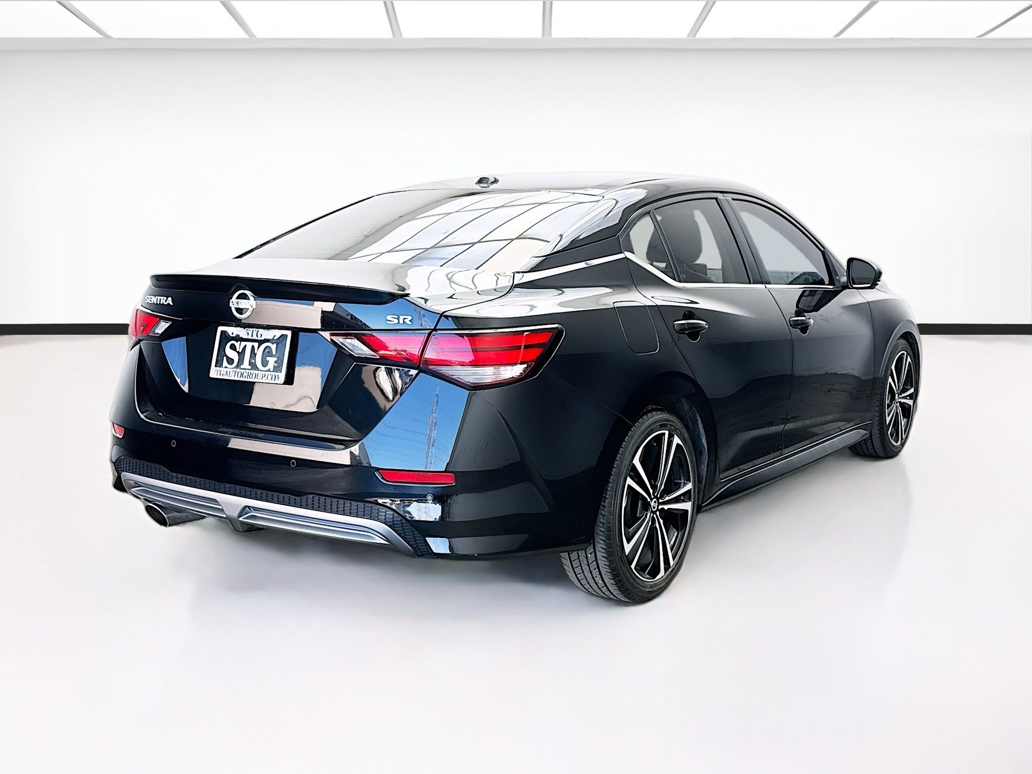 Used 2021 Nissan Sentra SR w/ SR Premium Package FWD image 4
