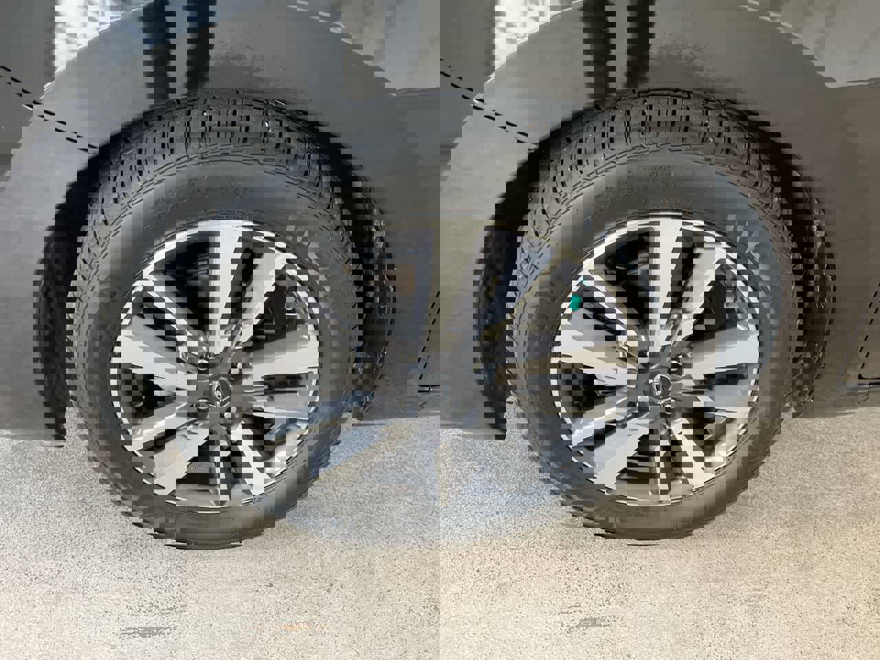 Used 2023 Nissan Versa SV image 10