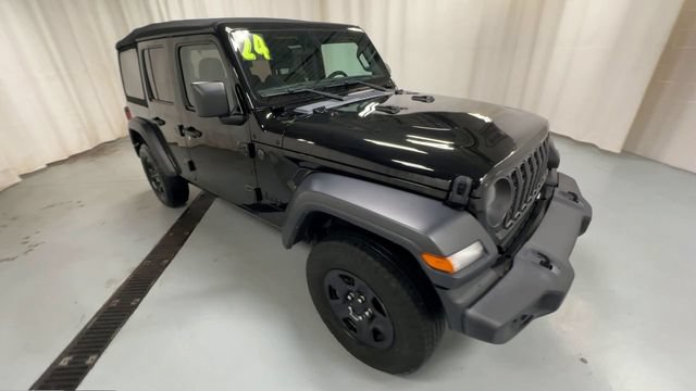 Used 2024 Jeep Wrangler Unlimited Sport AWD/4WD image 2