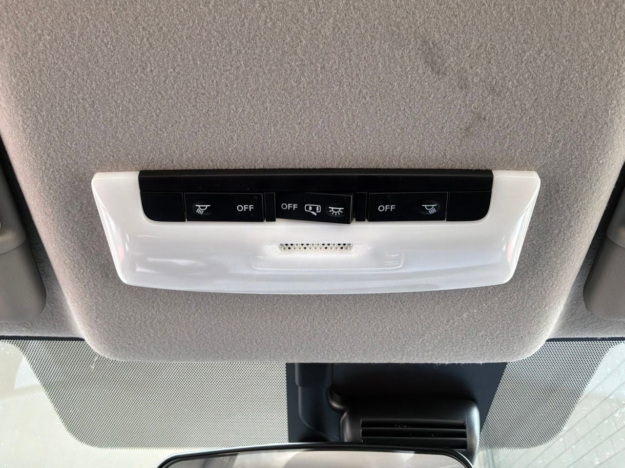 Used 2025 Nissan Versa SV FWD image 16