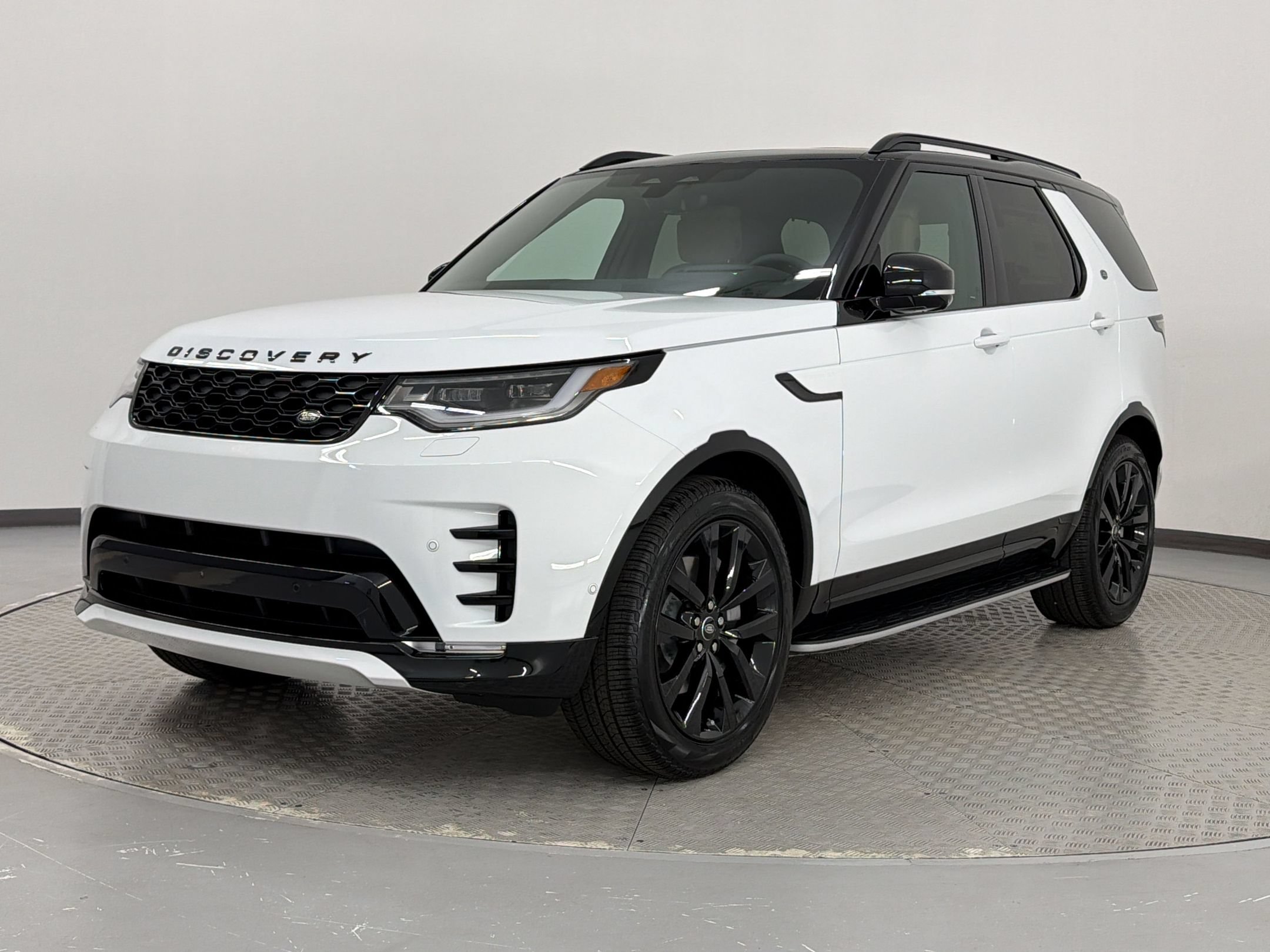 New 2026 Land Rover Discovery Dynamic SE