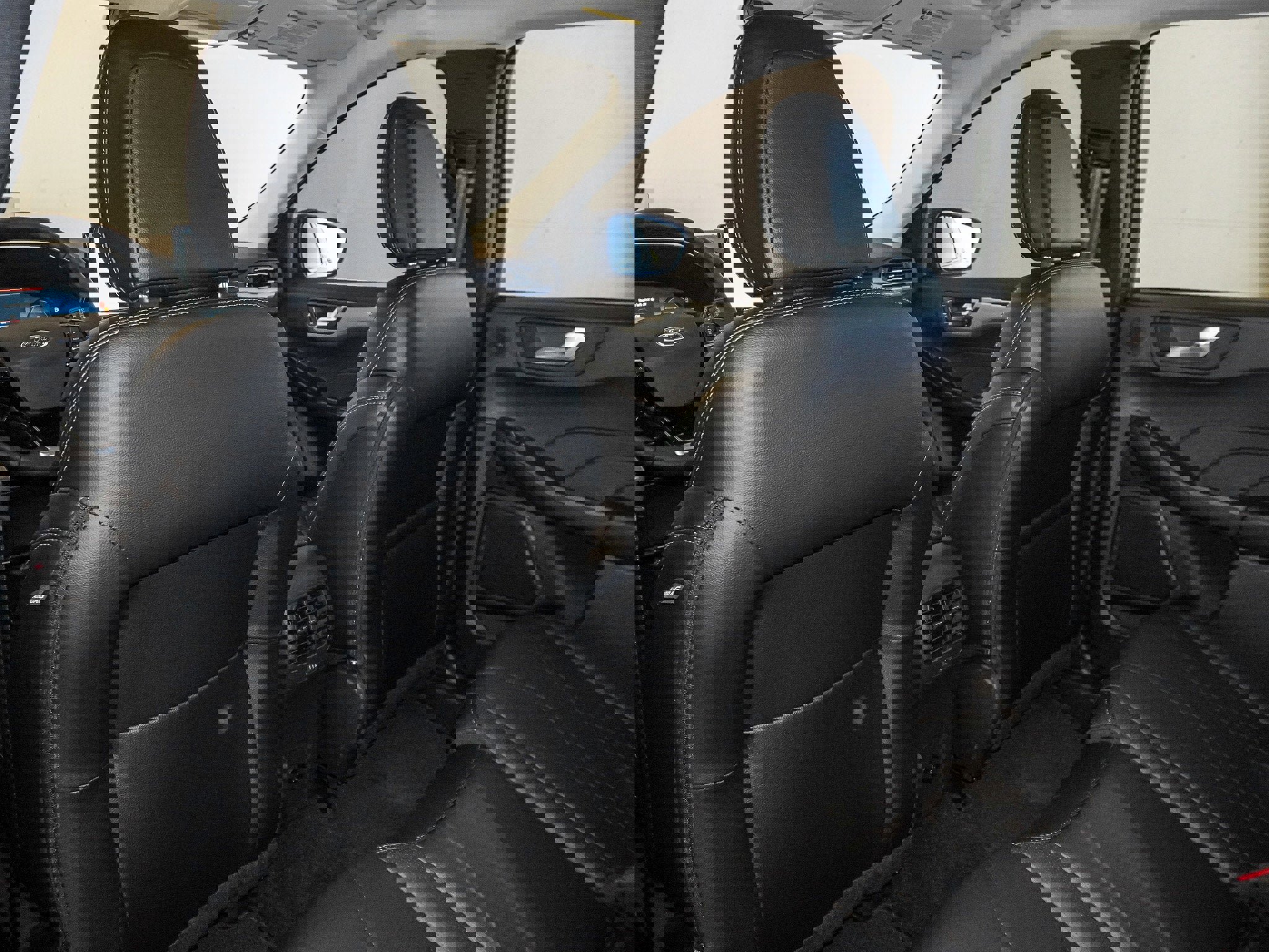 New 2025 Ford Escape SE w/ PHEV Premium Package image 36