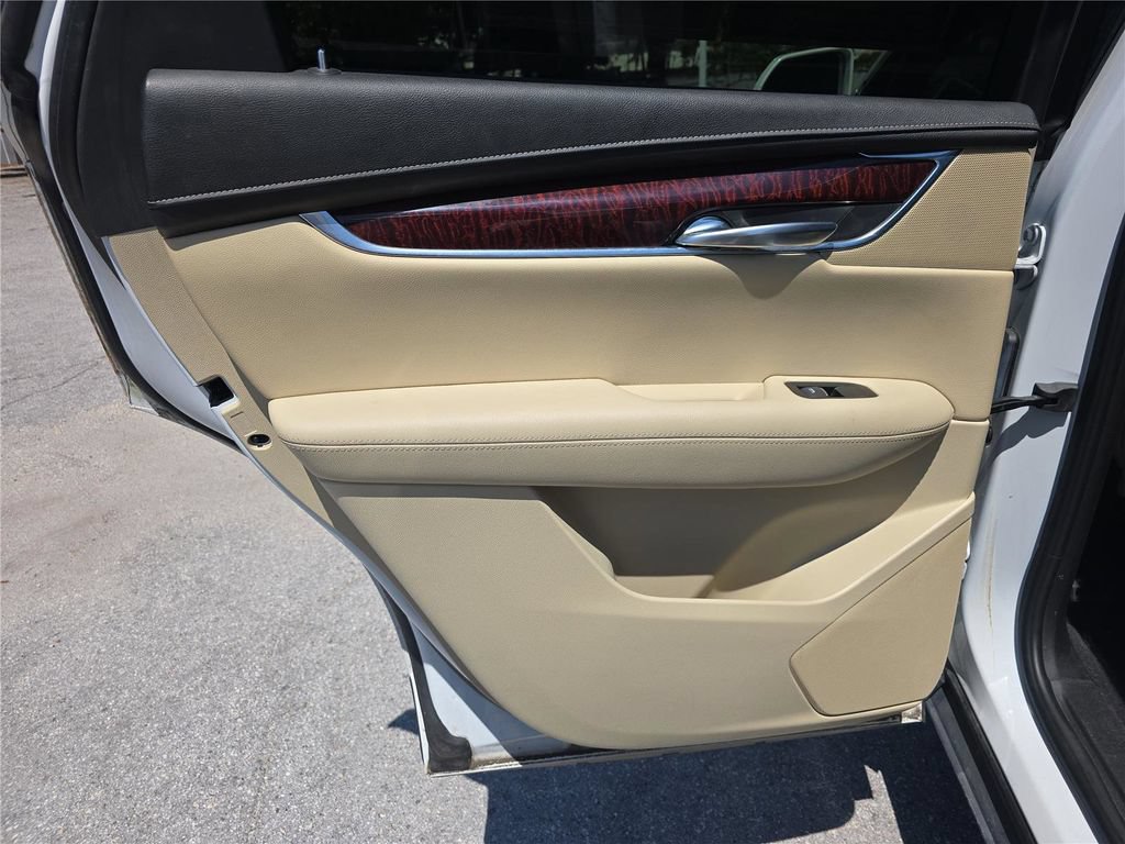 Used 2018 Cadillac XT5 Premium Luxury w/ Driver Assist Package FWD image 9