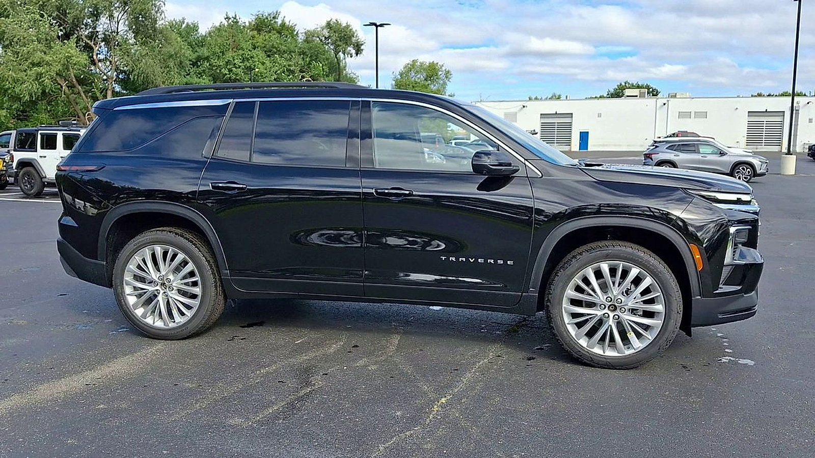 New 2027 Chevrolet Traverse LT w/ Driver Confidence Package AWD/4WD image 4