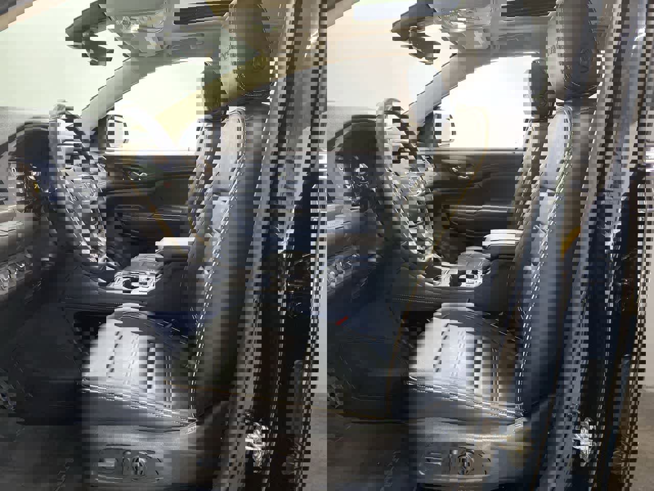 Used 2022 GMC Acadia Denali w/ Denali Ultimate Package AWD/4WD image 13