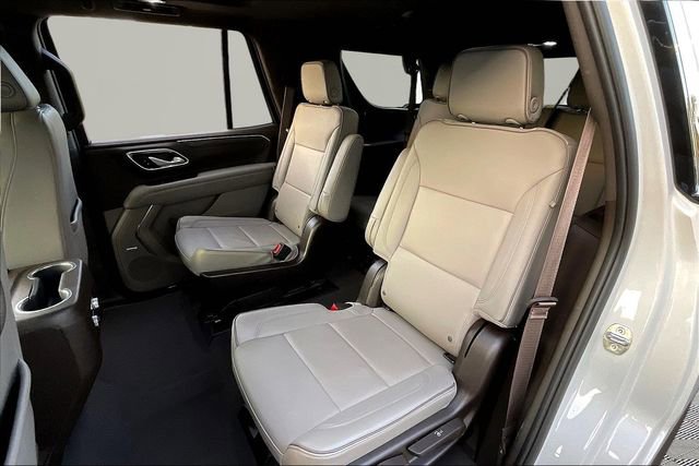 Used 2022 GMC Yukon SLT w/ SLT Luxury Package image 16