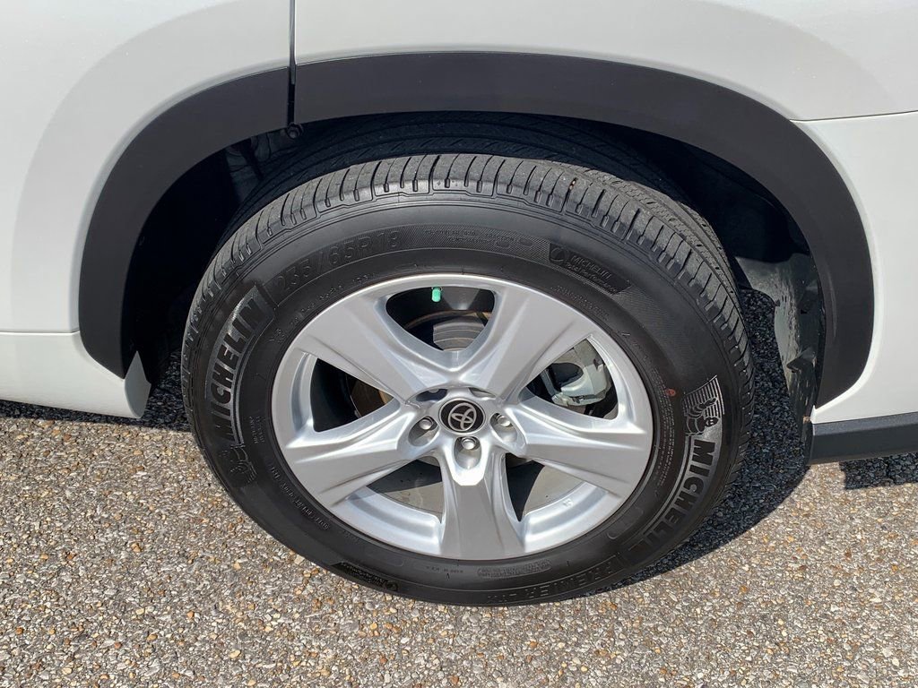 Used 2023 Toyota Highlander L image 8