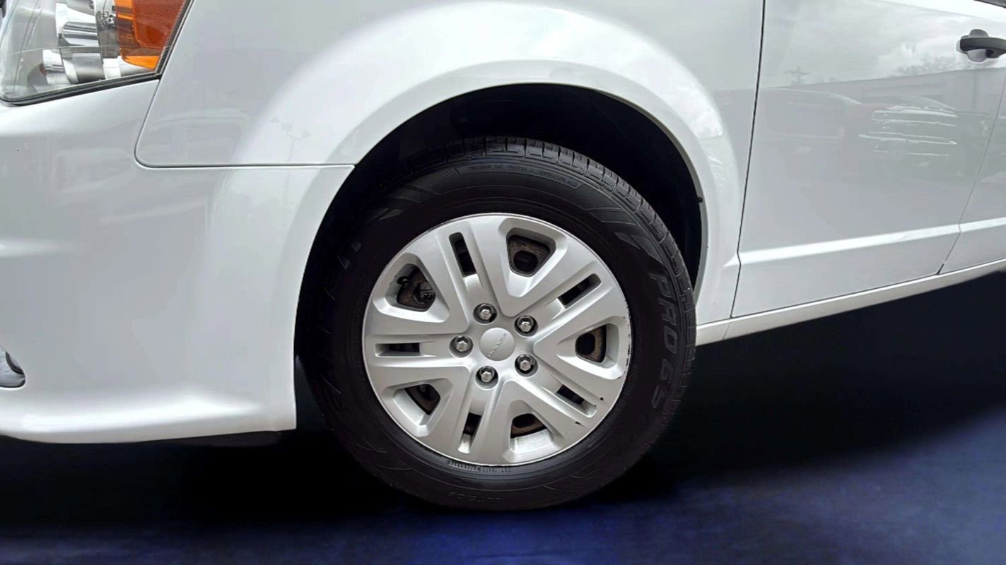 Used 2019 Dodge Grand Caravan SE w/ UConnect Hands-Free Group image 21