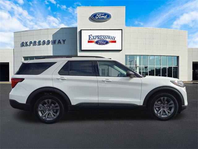 New 2026 Ford Explorer Active image 5