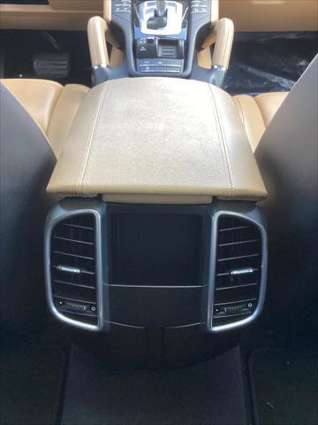 Used 2016 Porsche Cayenne w/ Premium Package AWD/4WD image 34