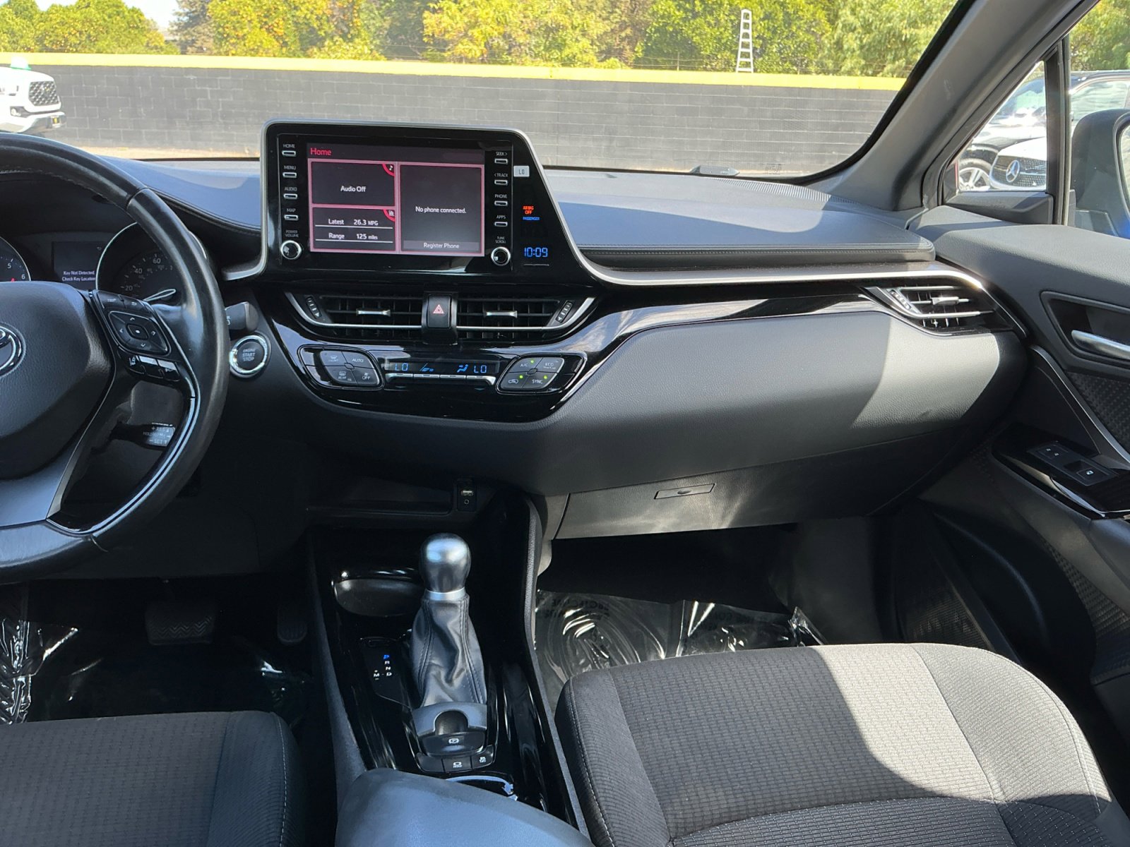 Used 2019 Toyota C-HR XLE FWD image 6
