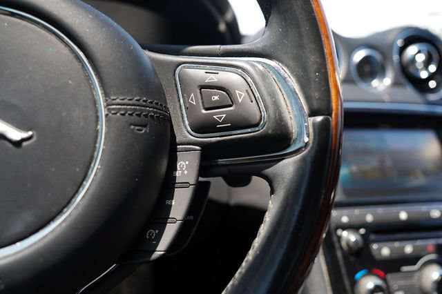 Used 2016 Jaguar XJ R-Sport RWD image 29