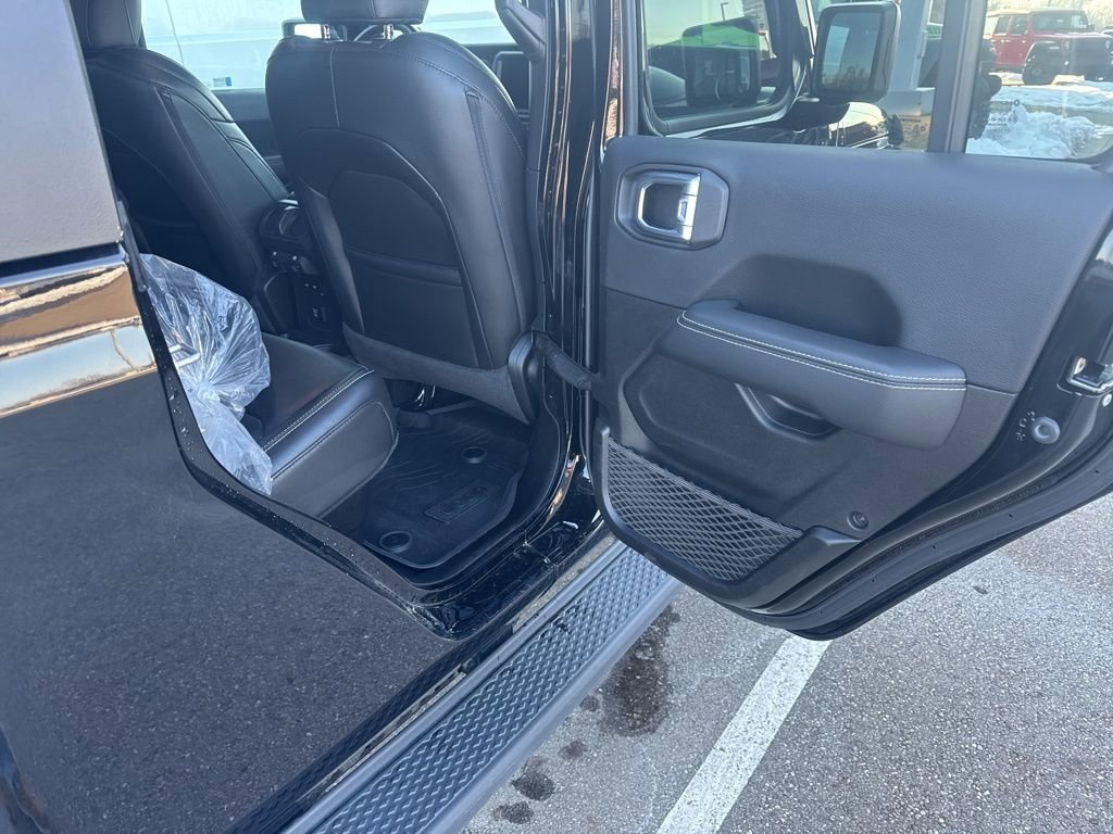 Used 2022 Jeep Gladiator Overland w/ Popular Equipment Package image 19