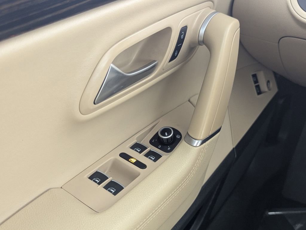 Used 2013 Volkswagen CC Lux image 15