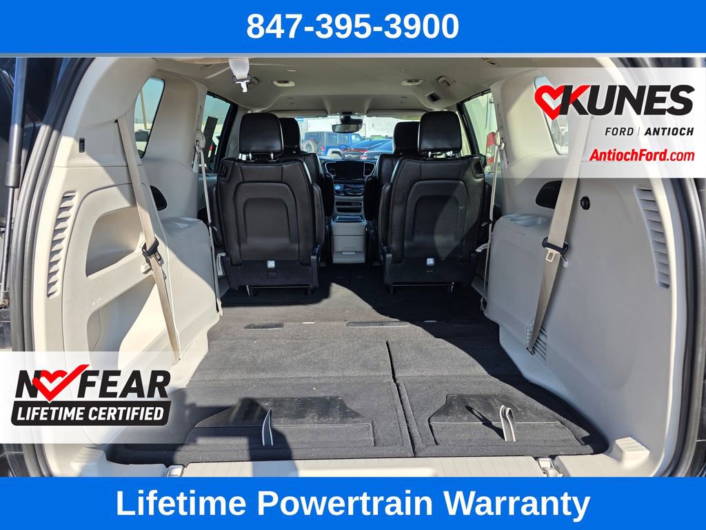 Used 2024 Chrysler Pacifica Touring-L image 36