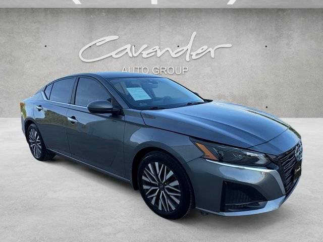 Used 2023 Nissan Altima 2.5 SV FWD image 2