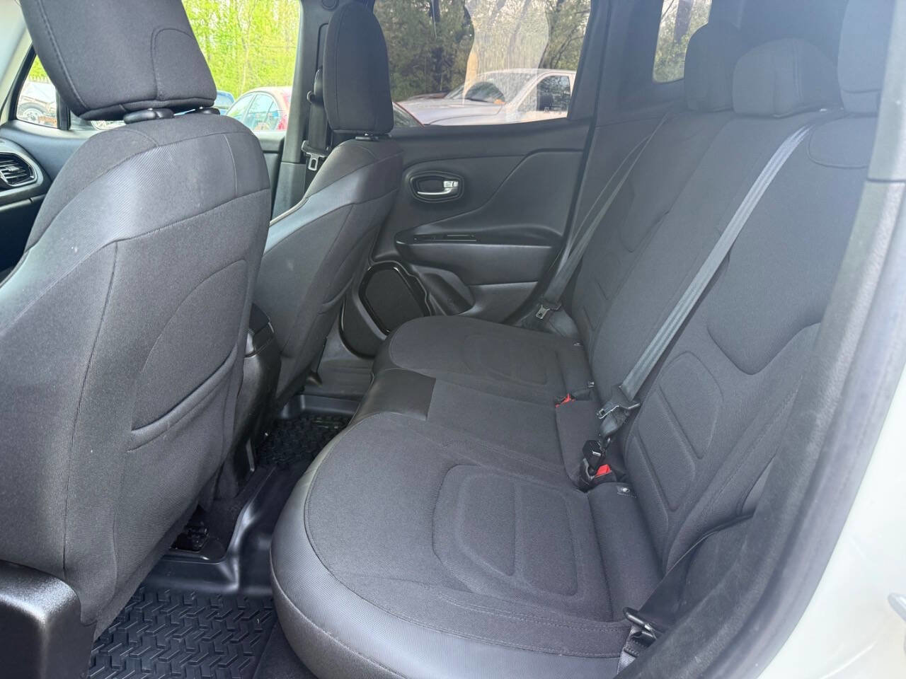 Used 2017 Jeep Renegade Altitude AWD/4WD image 12