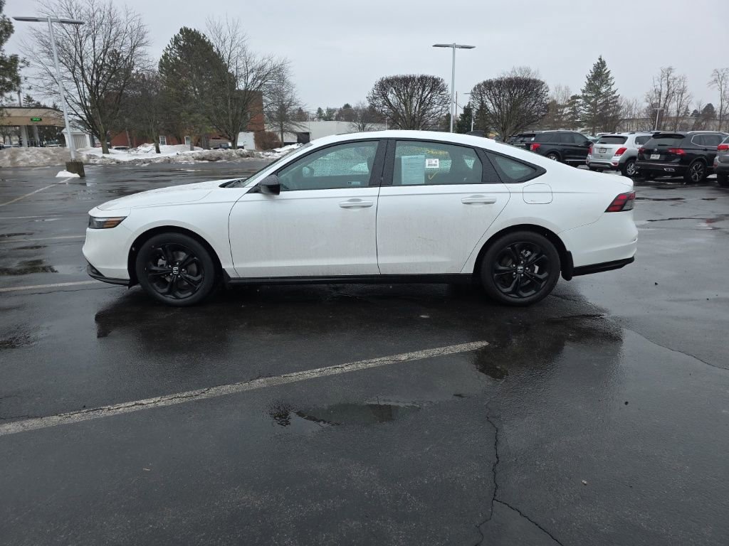 Used 2025 Honda Accord SE image 4