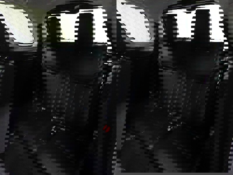 Used 2017 Land Rover Discovery HSE image 29