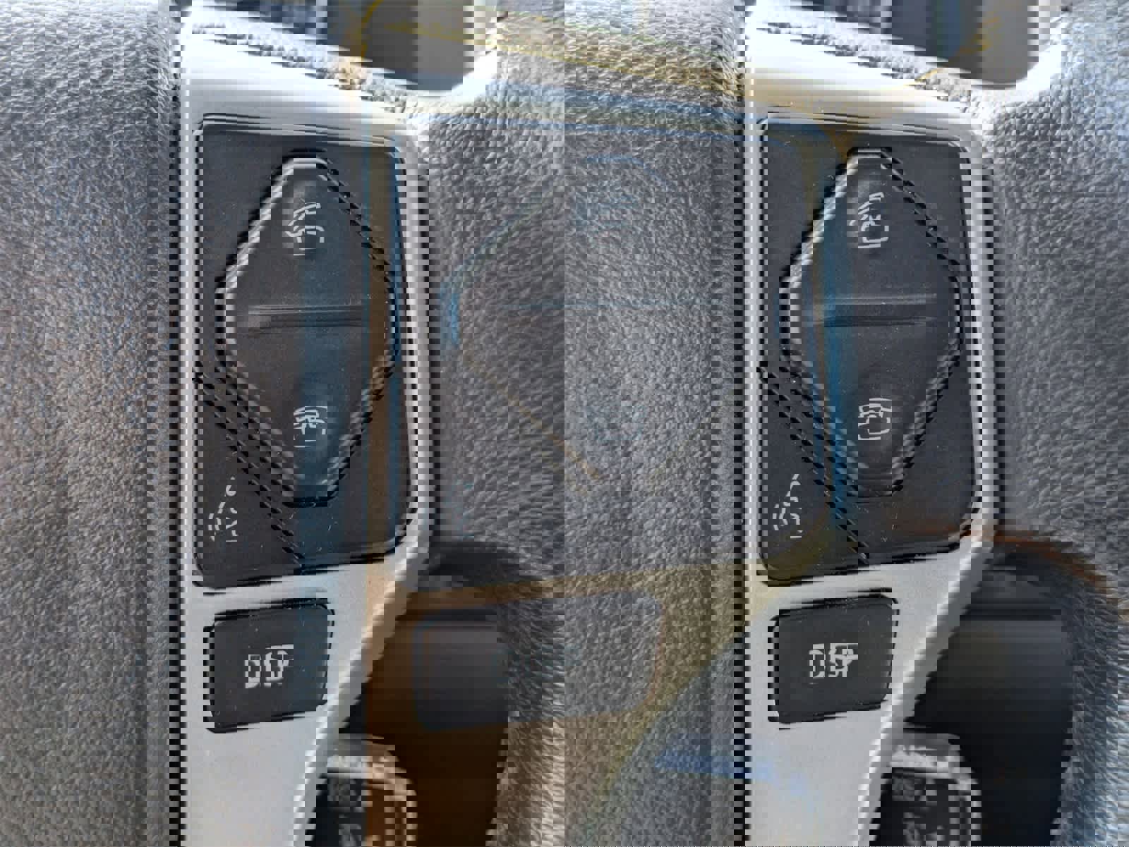 Used 2014 Toyota Tundra Limited w/ Limited Premium Package image 9