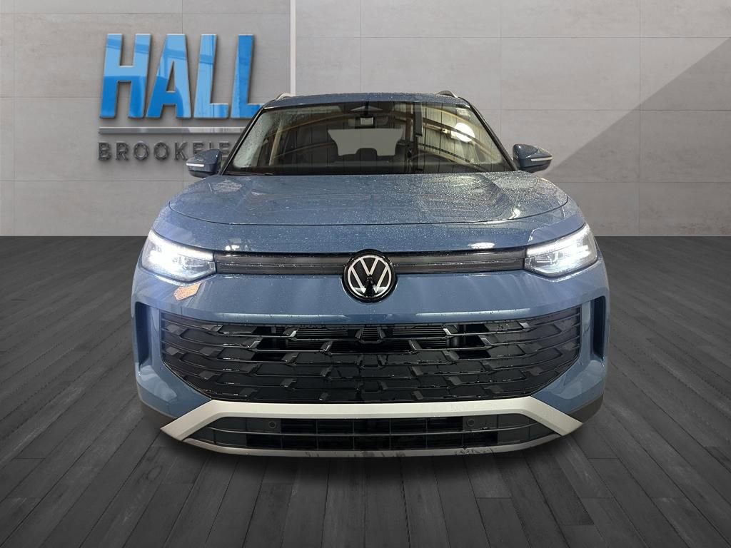 Certified 2025 Volkswagen Tiguan SE w/ Panoramic Sunroof Package AWD/4WD image 9
