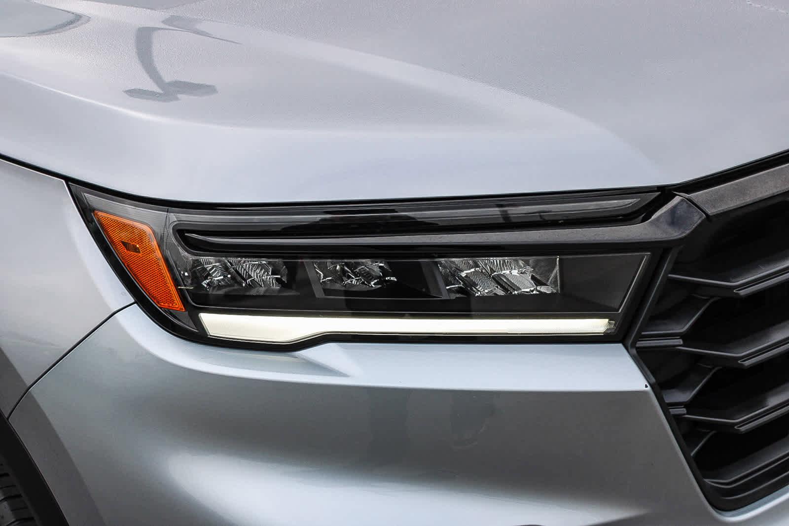 Certified 2025 Honda Pilot Sport image 4