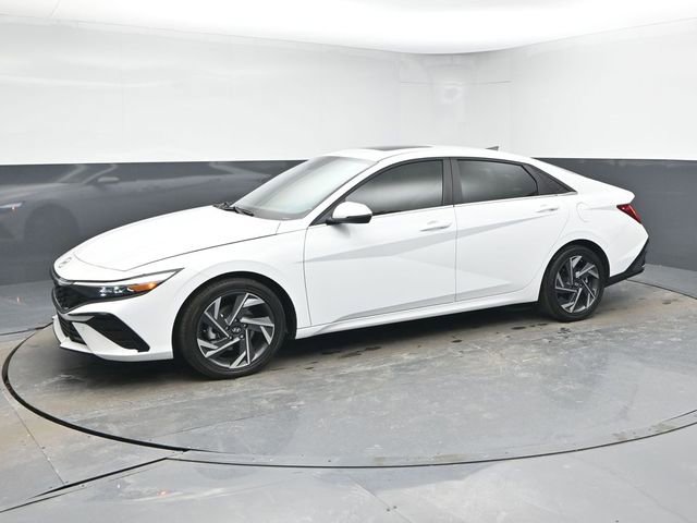 Used 2024 Hyundai Elantra Limited image 4