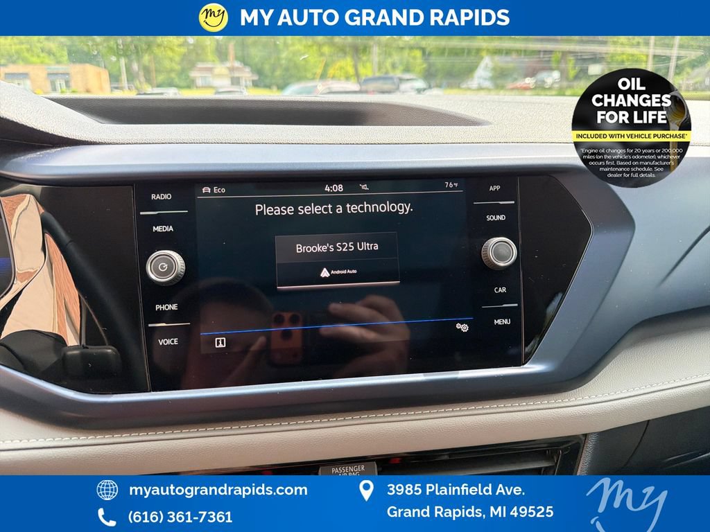 Used 2024 Volkswagen Taos SE w/ Panoramic Sunroof Package AWD/4WD image 21