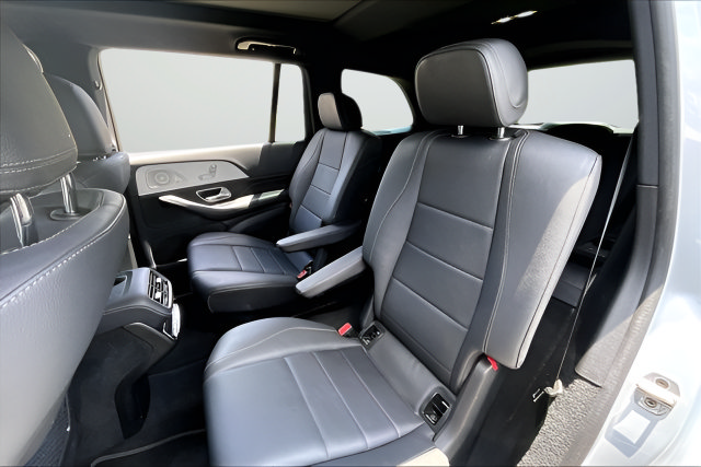 Used 2025 Mercedes-Benz GLS 450 4MATIC image 17