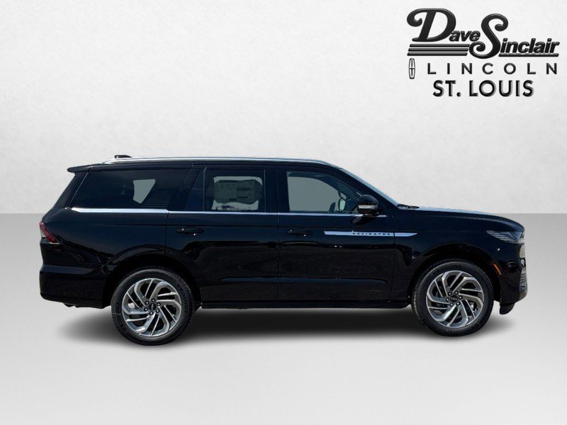 New 2026 Lincoln Navigator Reserve AWD/4WD image 2