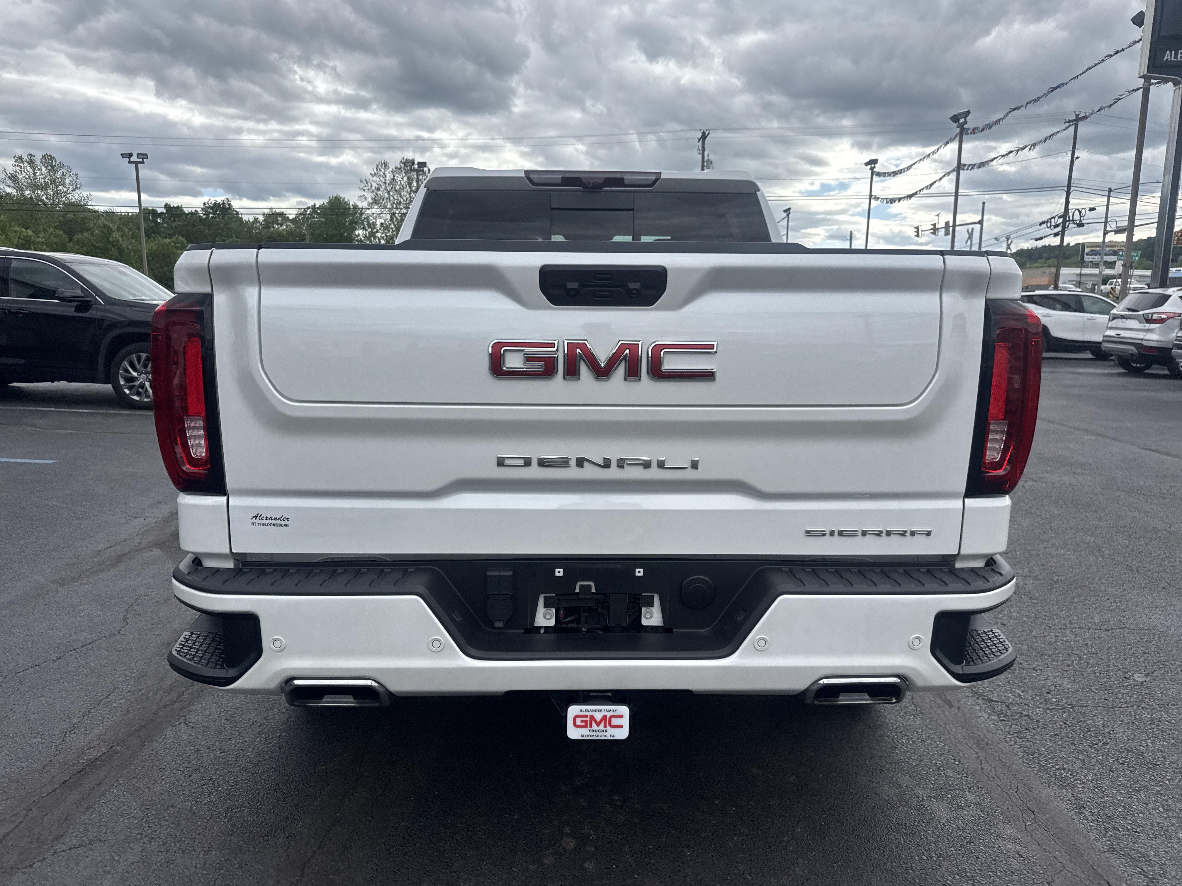 Used 2024 GMC Sierra 1500 Denali w/ Technology Package AWD/4WD image 5