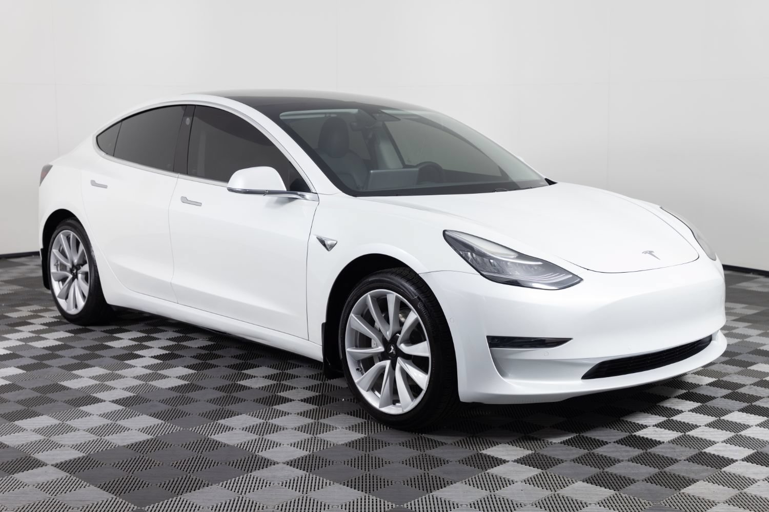 Used 2020 Tesla Model 3 Standard Range Plus RWD image 10