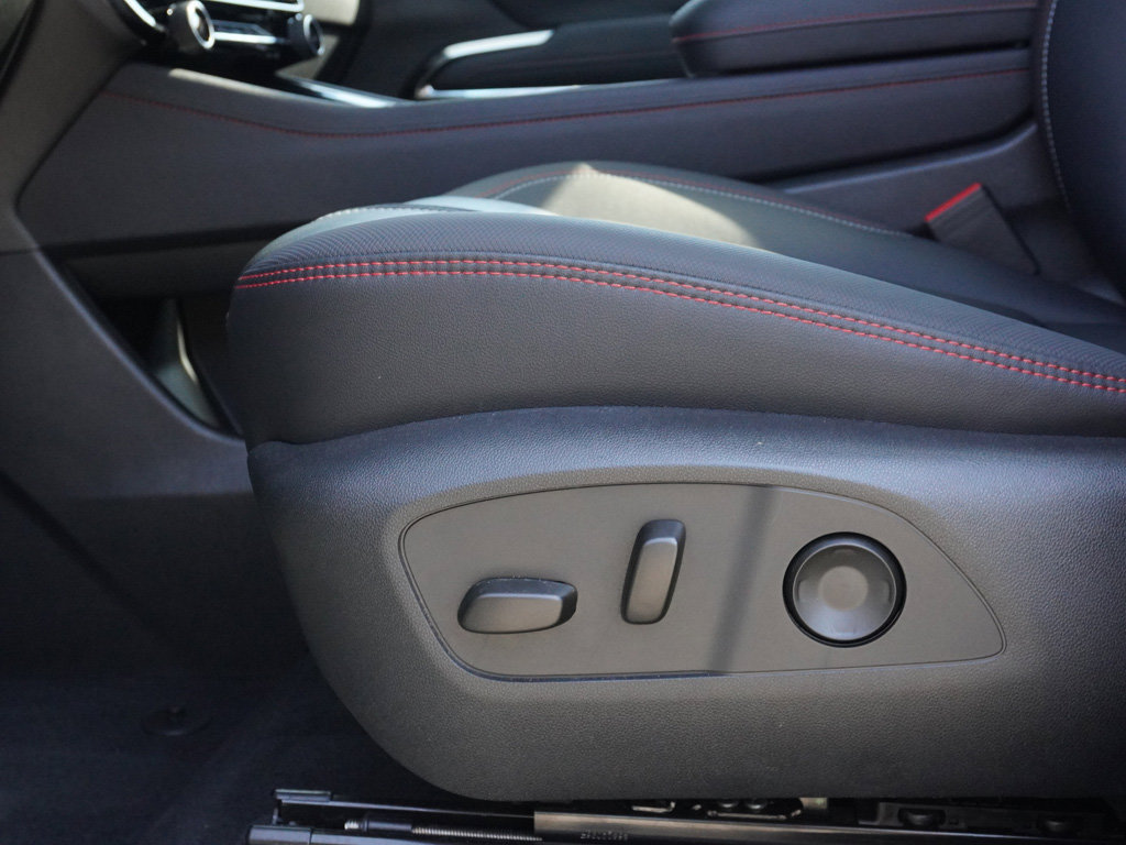 Used 2026 Chevrolet Traverse RS AWD/4WD image 32