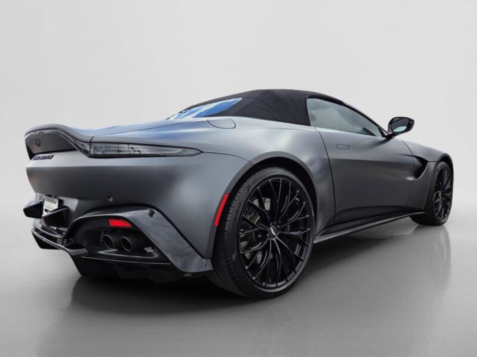 Used 2023 Aston Martin V8 Vantage Roadster RWD image 5