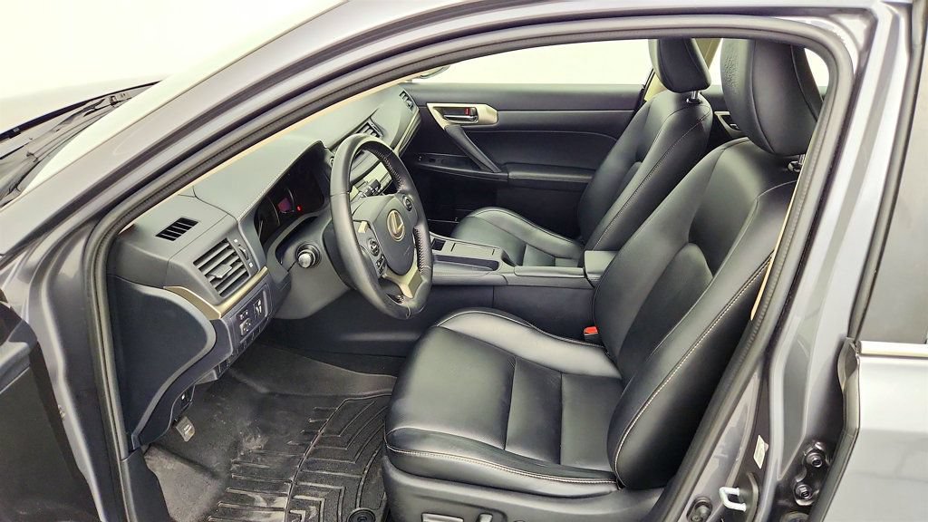 Used 2016 Lexus CT 200h w/ Seat Comfort Package FWD image 19