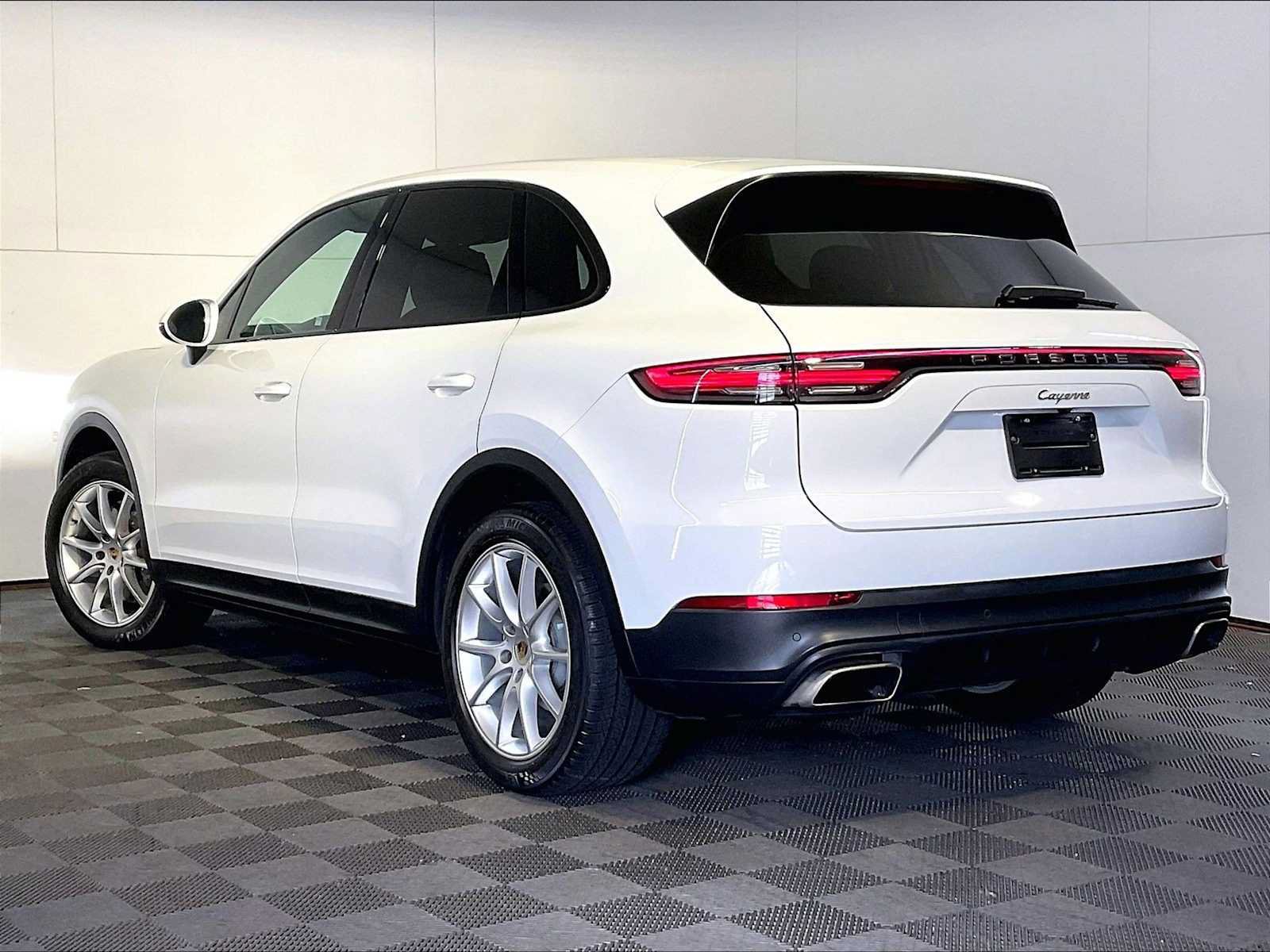 Certified 2022 Porsche Cayenne AWD/4WD image 3