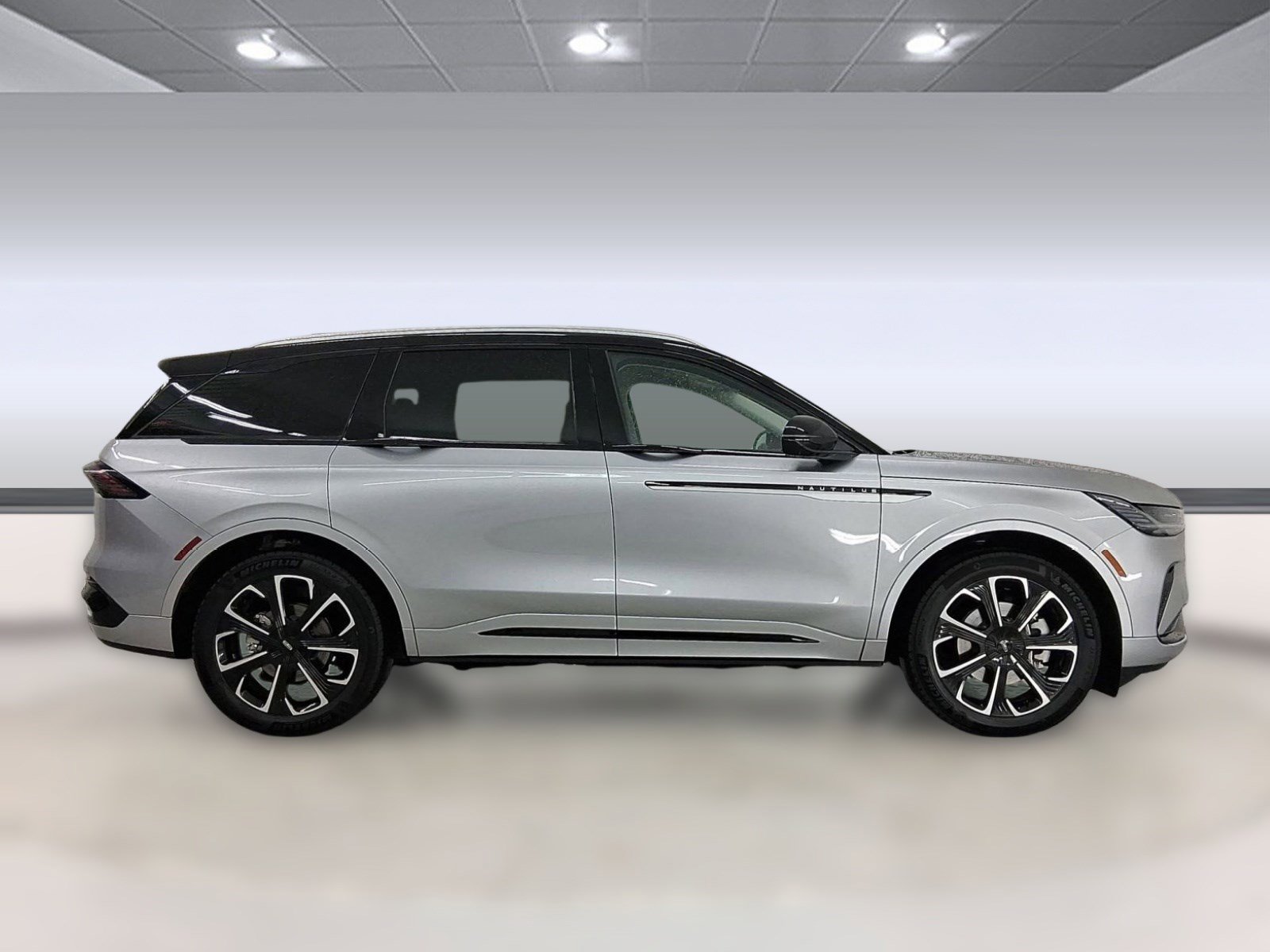 Used 2026 Lincoln Nautilus Reserve image 8