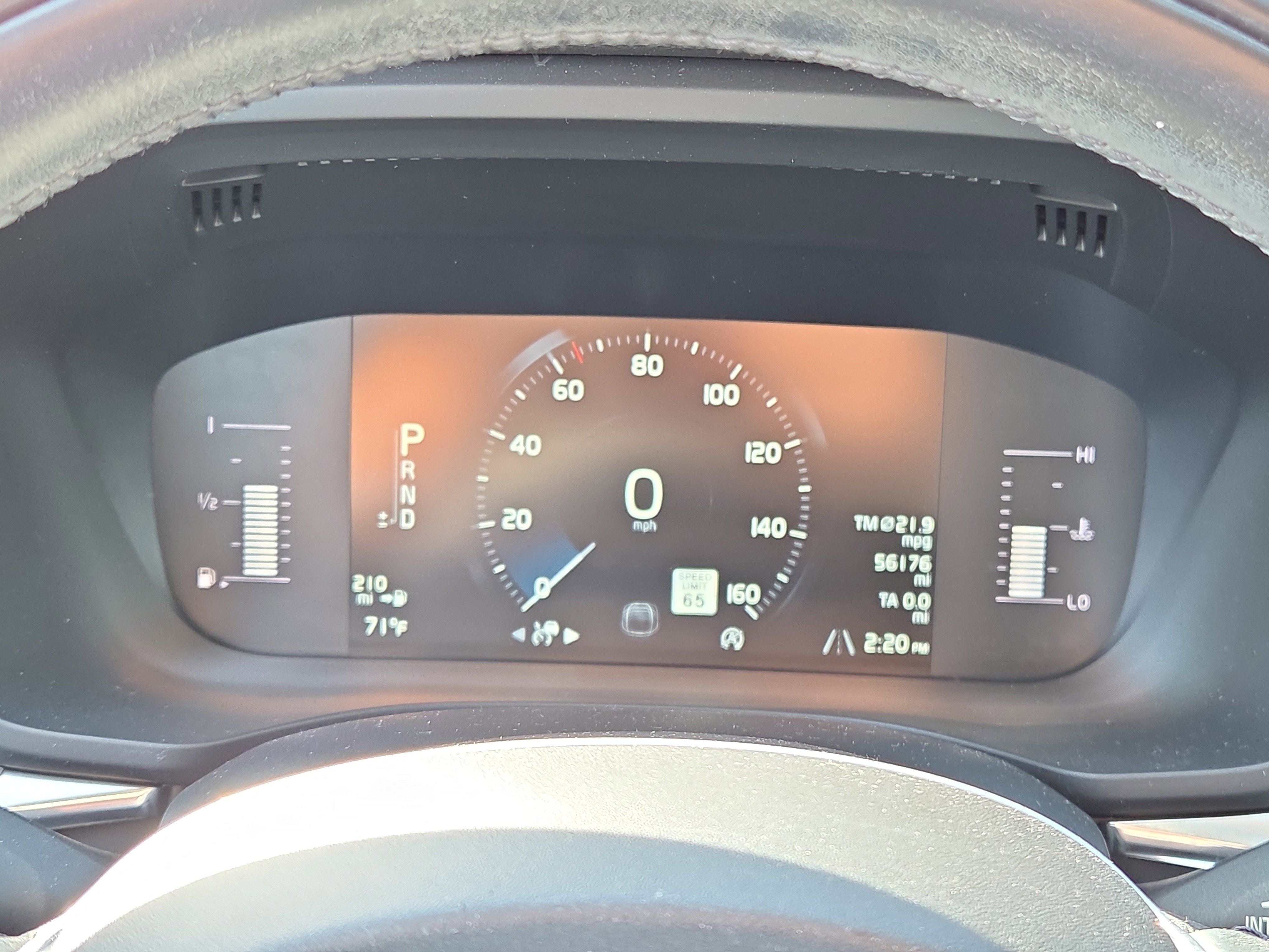 Used 2018 Volvo XC60 T5 Momentum w/ Convenience Package image 21