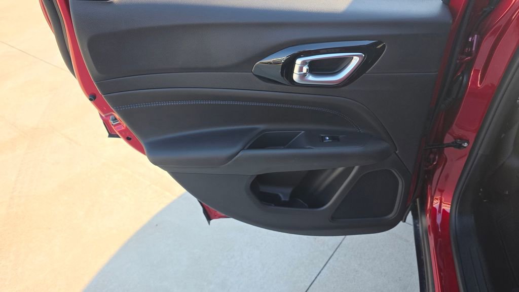 New 2026 Jeep Compass Latitude image 19